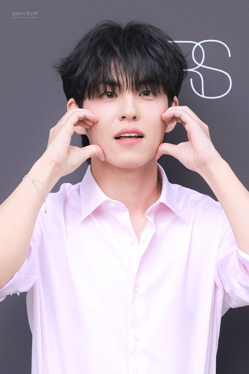pencil_pil's tweet photo. 260713 NARS 팝업
#DAY6 #데이식스 #WONPIL #원필 https://t.co/TosHEl10KS