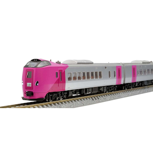 joshintrain's tweet photo. 🚃 #鉄道模型 情報 🚃

#トミックス Nゲージ JR #キハ261 5000系特急ディーゼルカー（#はまなす）セット(5両)【再生産】
🔗https://t.co/gEh4lXHymk

従来と異なる、屋根上ビード形状や繋ぎ目が窓下のみとなった側面、ビードがついた妻面など7次車に準じた車体を再現。 https://t.co/7rSL3hNpTu