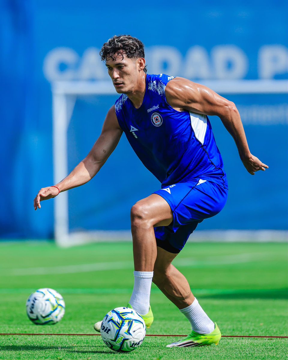 el_chiquete4's tweet photo. Listo para el inicio 🚂💙⚽️ https://t.co/5F4m0IRbkm