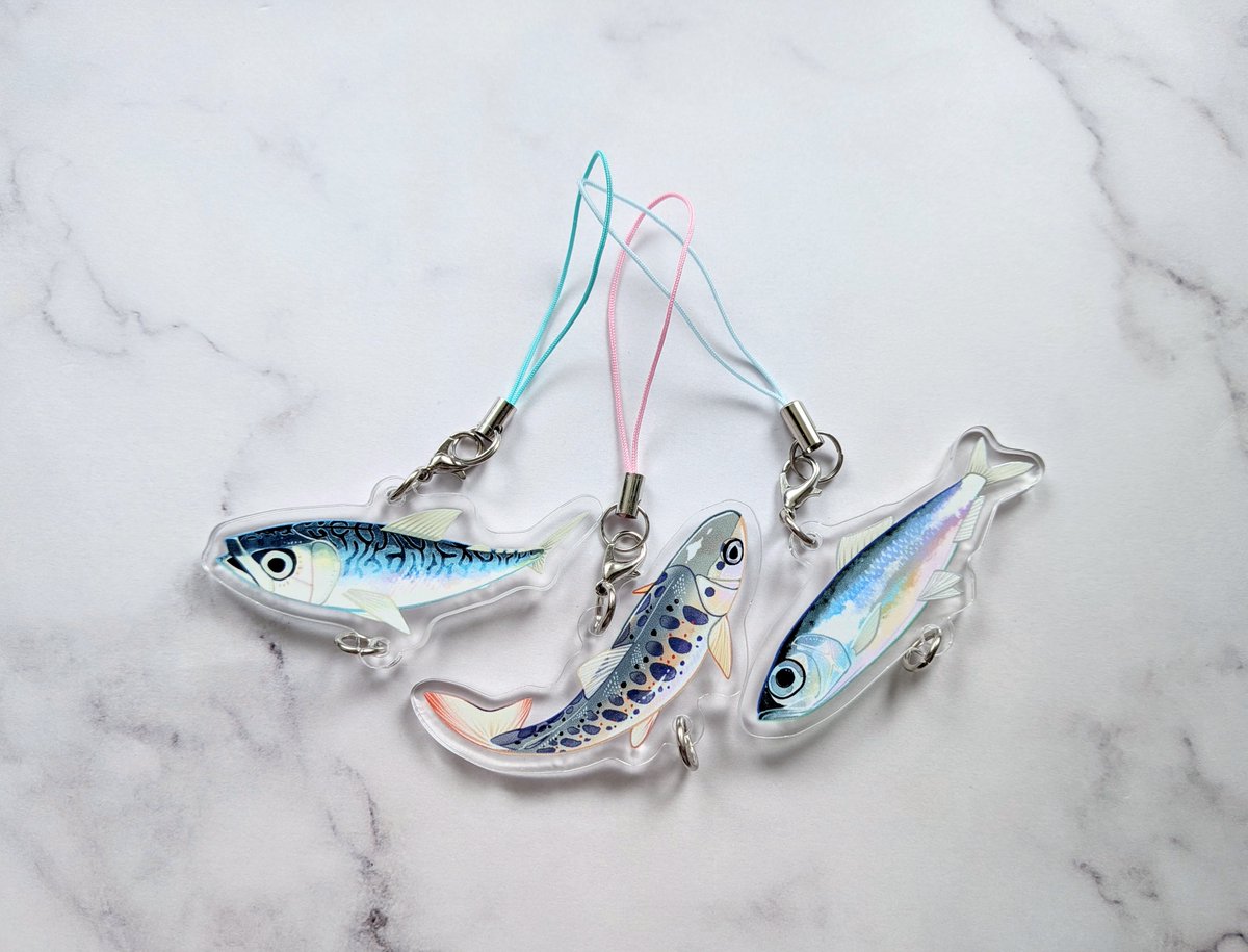 osakanafish04's tweet photo. ニューストラップ🐟️🌟
前回から少し仕様が変わってます(比較3枚目)
連結させたり好きなチャーム付けたりできます https://t.co/oO9hB0lLwW