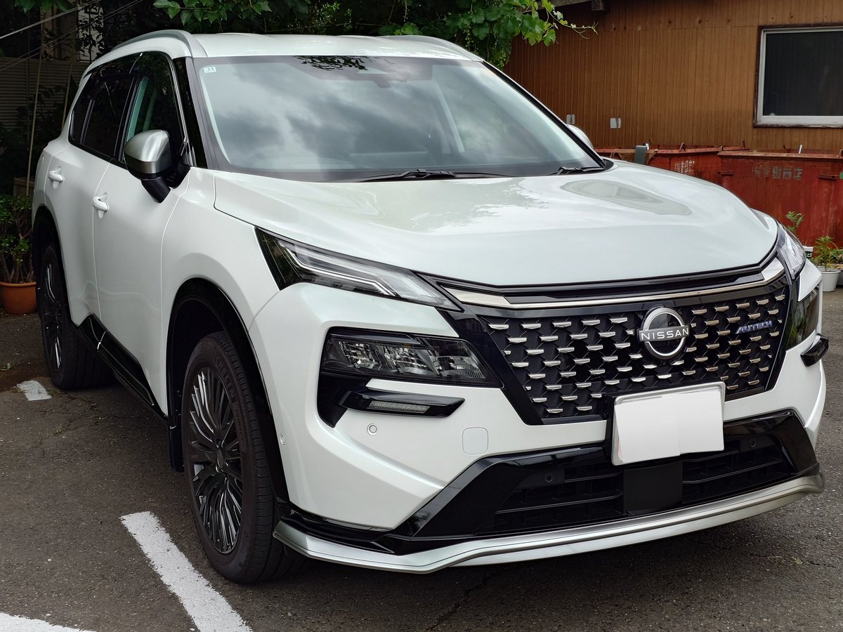 Xperia1_6's tweet photo. 他社のHV車は考えなかったの?って言われるけど、エクストレイルは1.5リッターターボ車でトルクは3〜3.5リッター並、それなのに税金は1.5の金額で済む、燃費は他と比べて悪いけど、3〜3.5リッター車の燃費と比べたら全然走ると思う、他社は2.5リッター車が多くなってきたので今は考えられないかな😊 https://t.co/U0gqPCqhS9