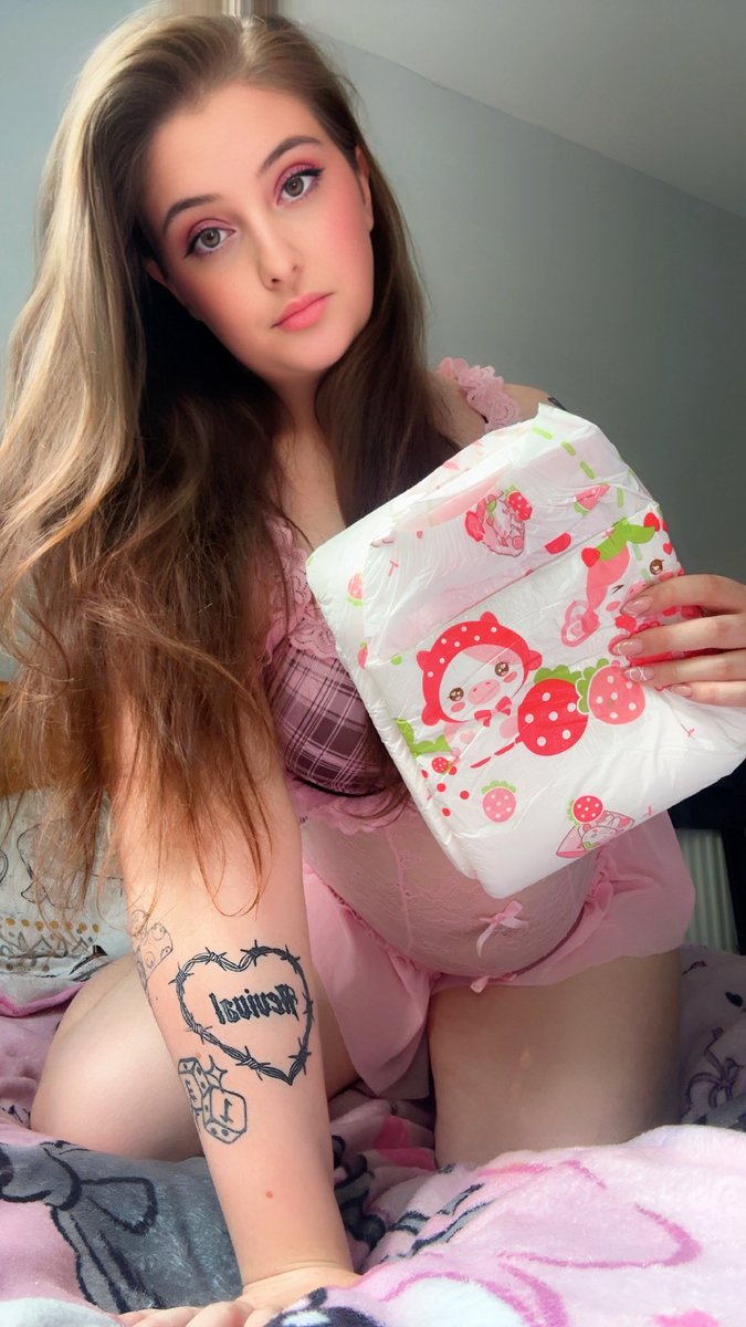 landofgenie's tweet photo. Obsessed with this pink plaid x strawberry diaper combo 🎀
Soft pastels, cozy little vibes.

Shop → https://t.co/JPKsCd4Oyx
#Landofgenie #ABDL #KawaiiDiapers #PastelAesthetic #LittleSpace #CuteABDL #ABDLFashion #ABDLgirls https://t.co/ibKrvWDITw