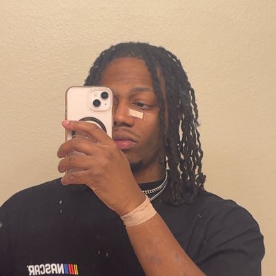 IceTrayIan's tweet photo. #NewProfilePic https://t.co/nBD3v9nu7K