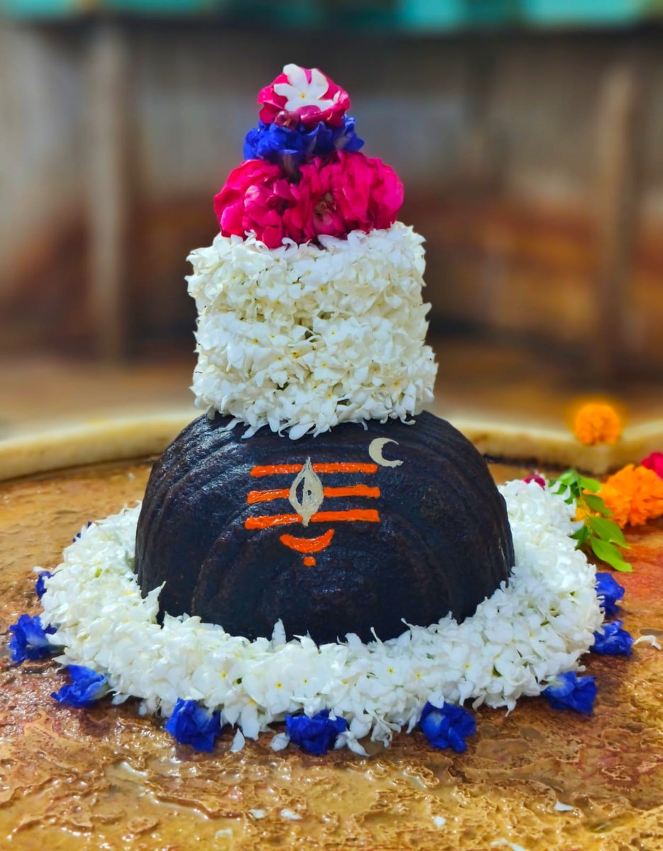 ShriAyodhya_'s tweet photo. श्री क्षीरेश्वर नाथ महादेव की सुबह भव्य मंगला आरती दर्शन अयोध्या धाम! https://t.co/ard4RqSD1m