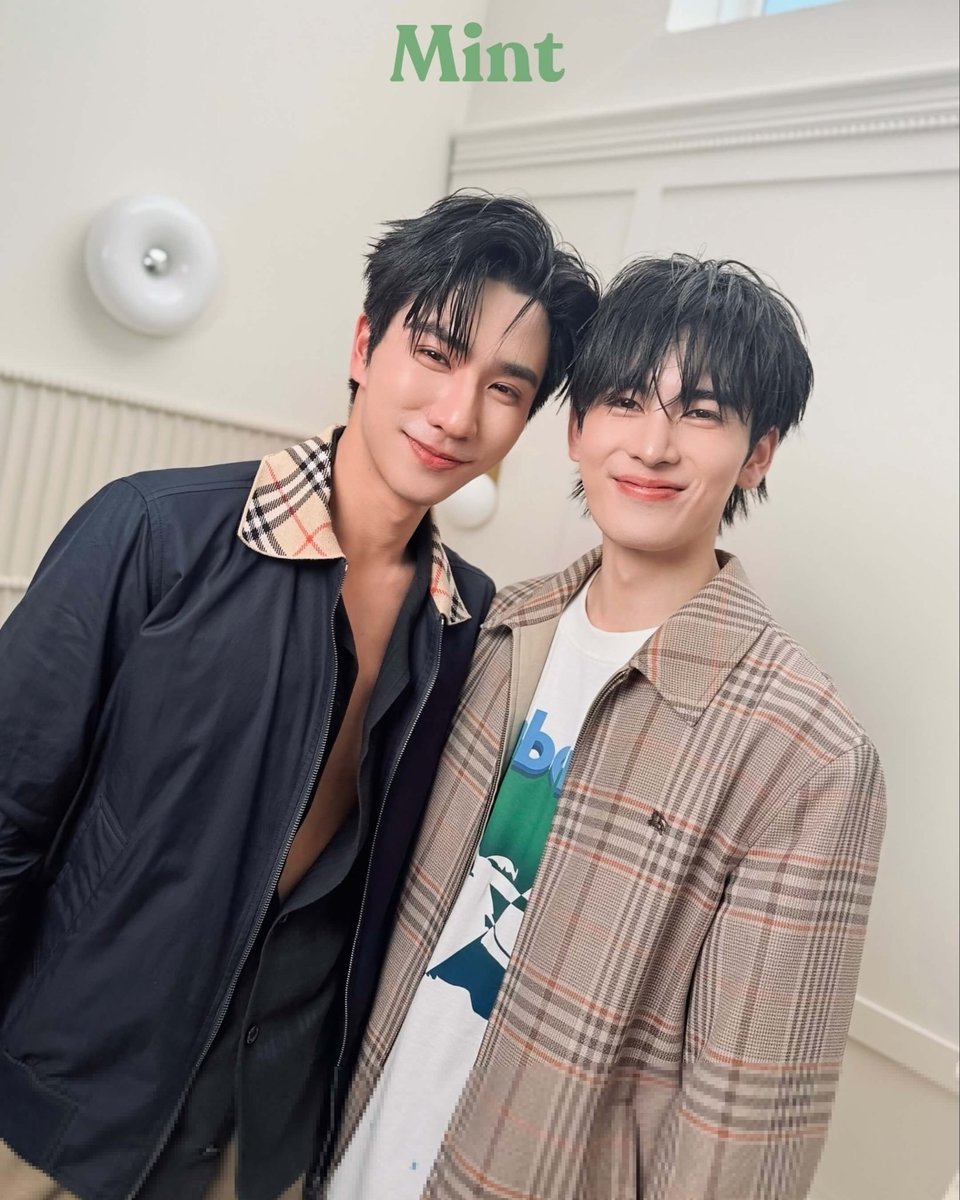 Rainyyyy69's tweet photo. 🤍🖤

#PerthSanta #เพิร์ธแซนต้า 
#PerthTanapon #Santapp https://t.co/f3V6E7C6bP