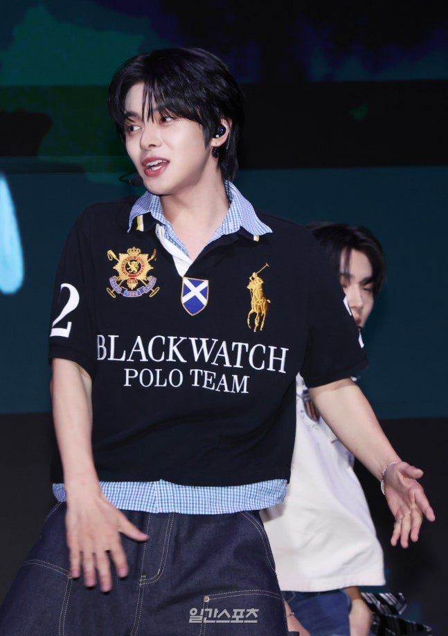 LEELEOINTL's tweet photo. [📸] 260712 NAVER ARTICLE 

#LEO #리오 #LEELEO #이리오

ALPHA DRIVE ONE's LEO is overflowing with warmth.

The 2026 K Forum was held on the 9th at the Grand Ballroom of Conrad Seoul in Yeouido, Yeongdeungpo District, Seoul.

ALPHA DRIVE ONE delivered a spectacular performance on stage.

Now in its fourth year, the K Forum is co-hosted by Ilgan Sports and The Economist. The event spotlights the achievements of K-content and K-brands that are gaining global recognition while exploring new opportunities for synergy and marketing strategies. Under this year's theme, "Play K," the forum showcases a variety of successful examples of how people enjoy and engage with K-content, offering insights into the future direction of both K-brands and K-content.

🔗https://t.co/oFJQM2YHV6

#ALD1_LEO #リオ #李理悟 
#ALPHADRIVEONE #ALD1 #알파드라이브원
