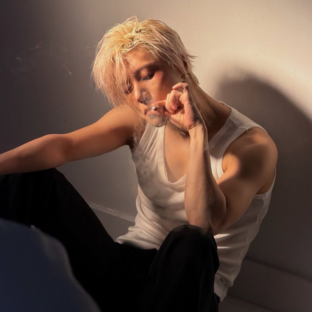 blingxpearl's tweet photo. 사진만으로 죽을 것같은데 움직이면
어떻게 될까 ㅈㅂ https://t.co/C8enSodppq