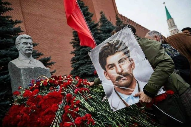 Francis49146726's tweet photo. JOSEPH VISSARIONOVICH STALIN 

"Desde la muerte de Stalin, se han gastado decenas de miles de millones de dólares para desacreditarlo. Se han hecho miles de películas pseudohistóricas, se han acumulado montañas de mentiras, + https://t.co/TYjI6Jwzqg