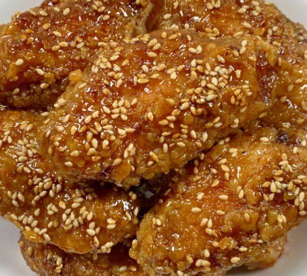 SHM86533563's tweet photo. Just tried crispy Korean honey butter fried chicken! Sweet, savory, and perfectly crunchy—total flavor bomb that made my weekend amazing ， https://t.co/HWPsrzg5iy
