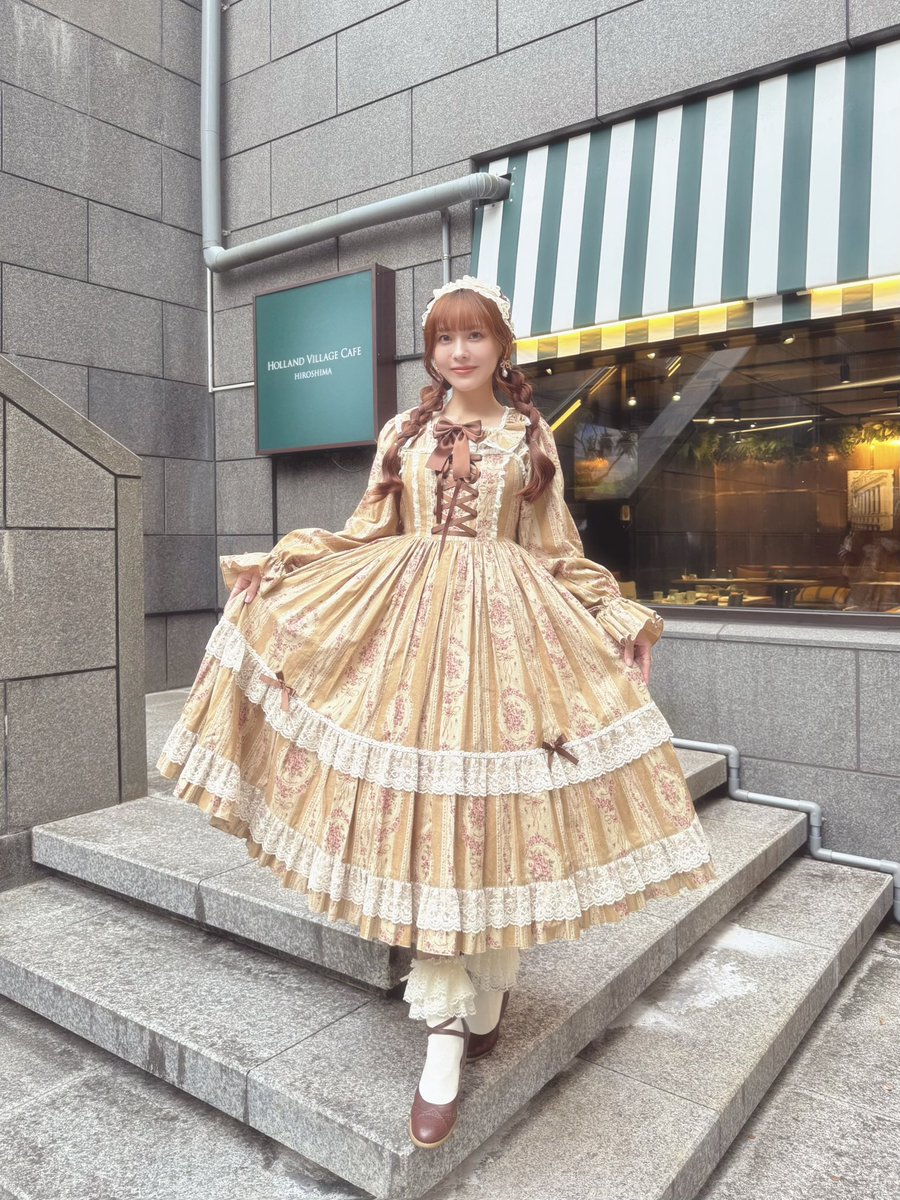 krm0320's tweet photo. 昨日のティケシュシュ広島お茶会コーデ🫖
メタモルフォーゼさんのアンティークブーケを着させていただきました🎀
お色はヴィンテージブラウン🤎驚きの布量！！！お人形になれちゃいます💐みんなからも可愛いって大好評だった☺️✨✨ https://t.co/KwZpGjNgsZ