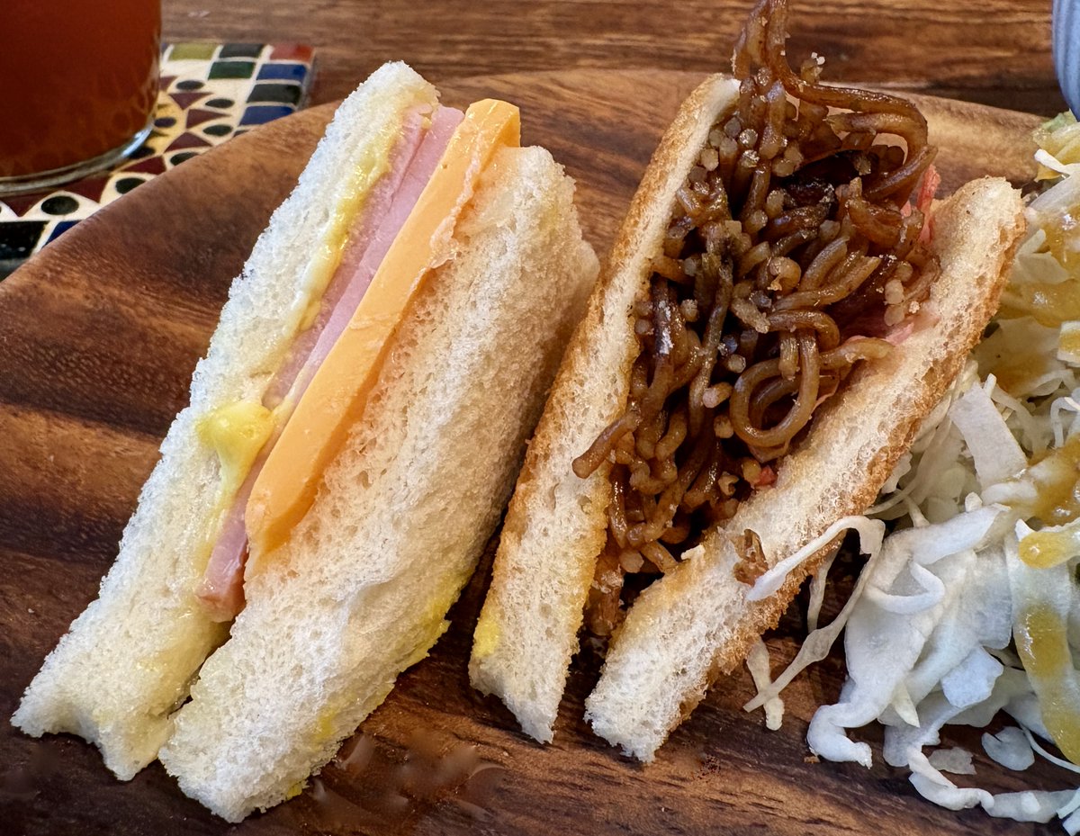 erodennin's tweet photo. #朝ごはん ハムチーズ＆焼きそばサンドプレート・クノールポタージュ・ベジジュース😋ポタージュ、クノールにしたのにクルトン入ってないのね残念...🥲味は良いけどねゴチ #料理好きな人と繋がりたい #料理好きと繋がりたい #X家庭料理部 #お腹ペコリン部 #おうちごはん #俺流メシ #自炊 https://t.co/yfjNJJyQVg
