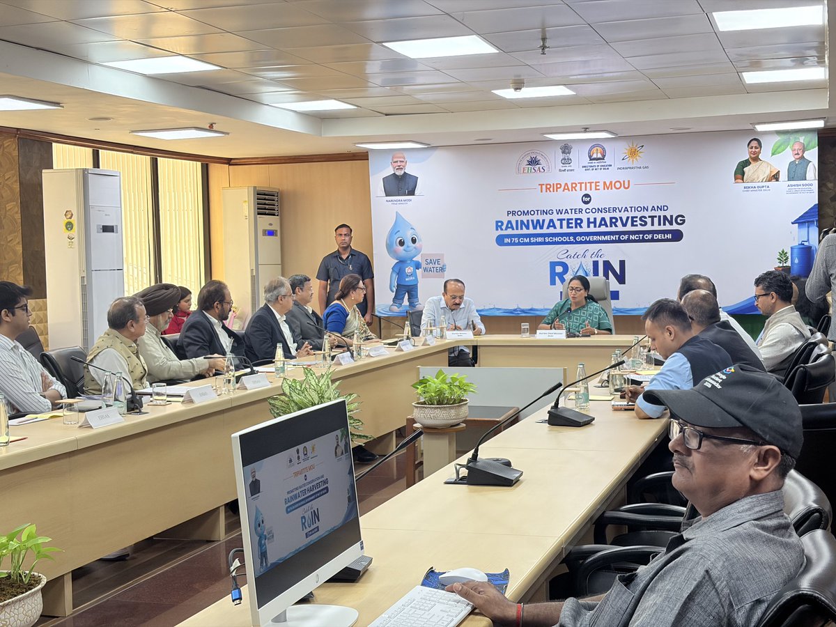 DelhiEhsas's tweet photo. A proud milestone for EHSAS NGO! 💧

With the Directorate of Education, Govt. of NCT of Delhi &amp; @IGLSocial, we're bringing rooftop #RainwaterHarvesting to 75 CM SHRI Schools and inspiring the next generation to conserve water.

Together, Let's Catch the Rain.

#WaterConservation https://t.co/RsGAjbhZeZ