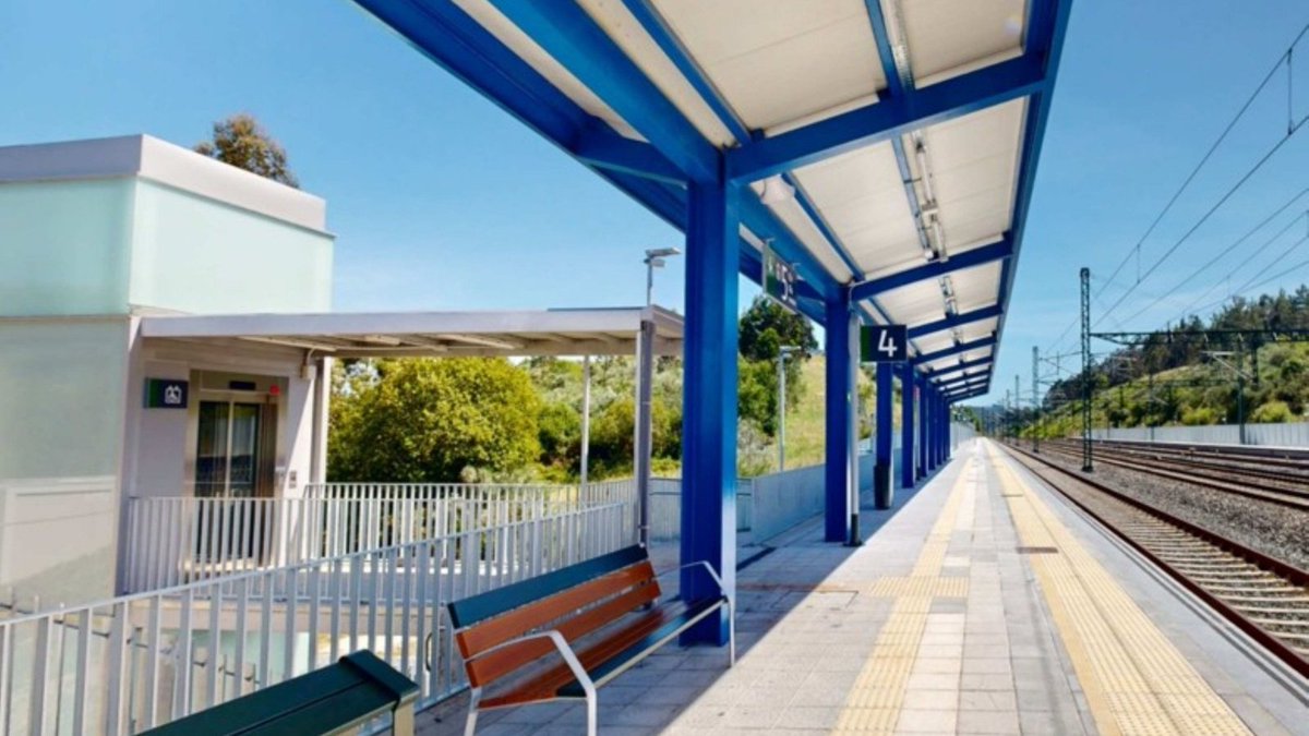 Adif_es's tweet photo. 🚉 Las #estaciones de Ordes, Uxes y Cerceda-Meirama estrenan remodelados refugios, andenes, pasos inferiores y aparcamientos.

💪 Reforzamos la accesibilidad, funcionalidad e intermodalidad en las terminales coruñesas del #EjeAtlántico.

#NextGenerationEU 🇪🇺

https://t.co/mTuyUhfpEb