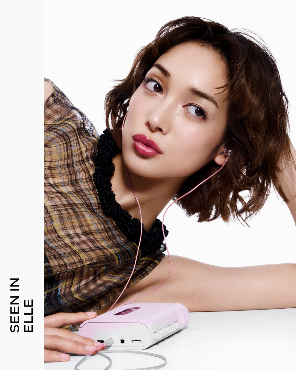 CHANEL_JP's tweet photo. いつだって輝きを放つJURIN (XG)@XGOfficial_。彼女がまとう新製品 ルージュ ココ イドゥラ グロス。

ケア効果をそなえたハイ シャインな新リップグロス。なめらかなテクスチャーが唇に心地よさを届けます。

▼使用色
画像1：443 アンペルティナント
画像2：446 ナクル

#ROUGECOCOHYDRAGLOSS