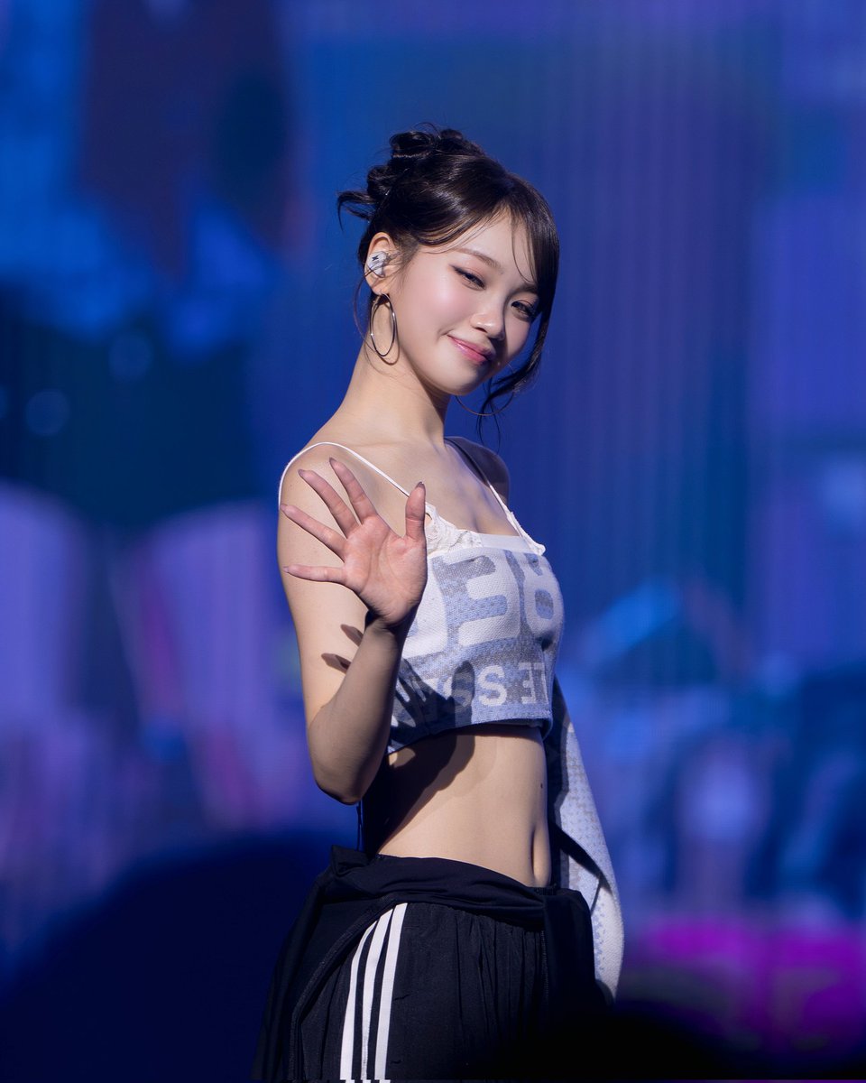 EASY_CRAZY_HOT's tweet photo. #PUREFLOW #르세라핌 #르세라핌 #김채원 #KIMCHAEWON 
동글동글 https://t.co/Nsy3gOpUlK