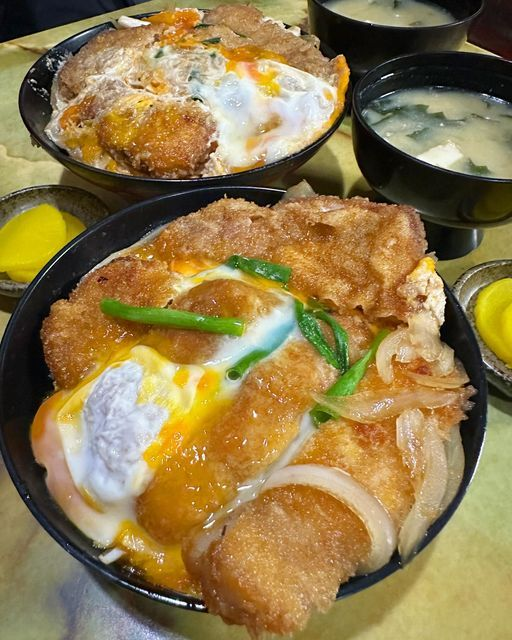 かつ丼と貧乳 tweet media