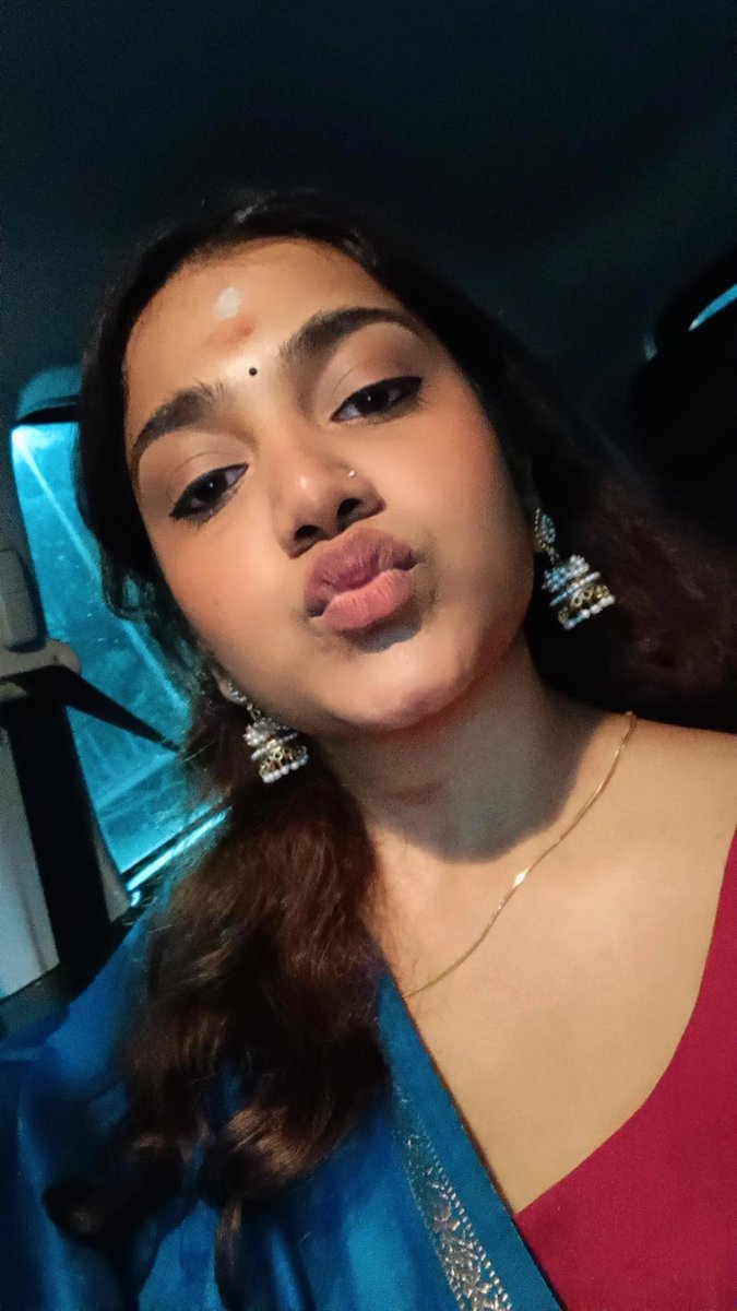 Sha_riqai's tweet photo. Enna nee kooda vittirukkalaam da, Nizhala unna na otti iruppen da 💗😏 https://t.co/QWQDXri6Ip