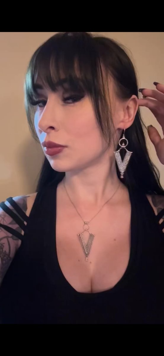 EmilyXValentina's tweet photo. Slowly uploading my banned hypnosis videos to @OnlyBannedX for 50% off!

Do yourself a favor and sign up NOW so you can binge later! https://t.co/YXJAgOslte