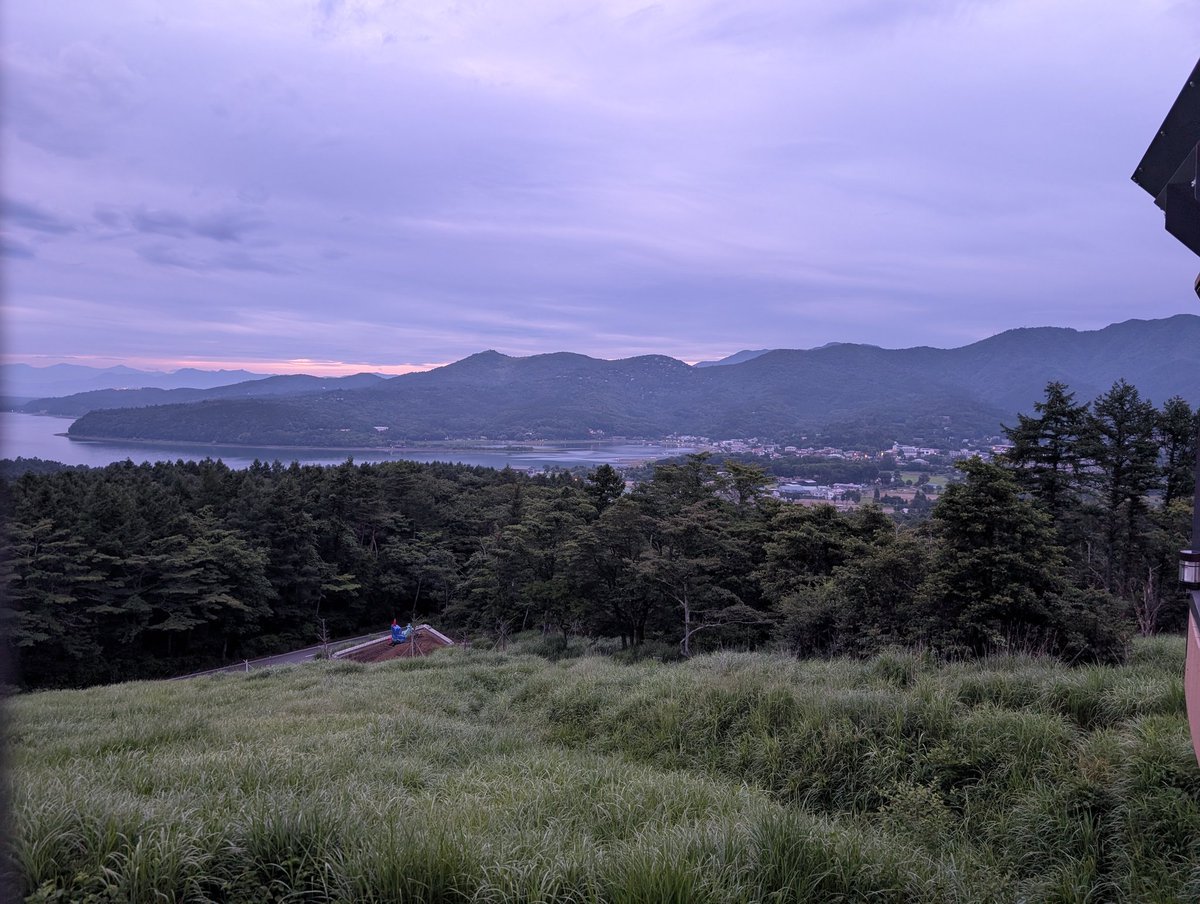 flyer1325's tweet photo. エモい富士山が撮れた
写真よりもうちょっと暗くて街とか山小屋の光が見えてとても綺麗だった https://t.co/EbmWyBuTJx