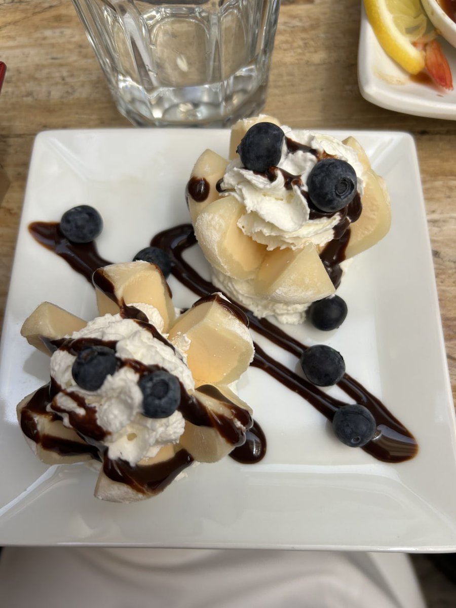 violetliworld's tweet photo. can't decide what's sweeter... me or the dessert. https://t.co/LRsMFEzGKV
