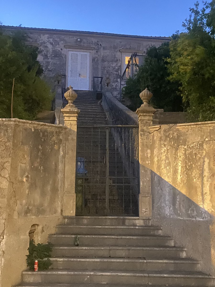 BethRichards116's tweet photo. C18-C19 sea captains architecture @orebic Croatia 🇭🇷 #maritime #architecture #stone https://t.co/00To8K0NEh