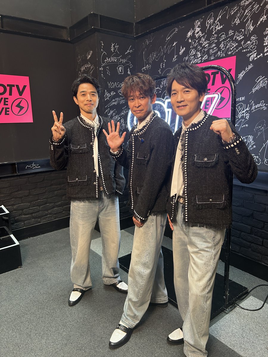 20thCentury_SIN's tweet photo. 本日は埼玉公演１日目！

今日も皆さんにお会いできるのを楽しみにしています。

ご来場の皆さまは、お気をつけてお越しください。

そして今夜は「CDTVライブ！ライブ！」にも出演！
#僕らが上書きする世界 をテレビ初披露、フルサイズでお届けします！
会場でも、テレビでも。
今日はトニセンと一緒にお楽しみください！

byスタッフ

#僕らが上書きする世界 はこちらから↡↡
https://t.co/i5vrLC7vGg

#トニセン
#20thCentury
#CDTVライブライブ