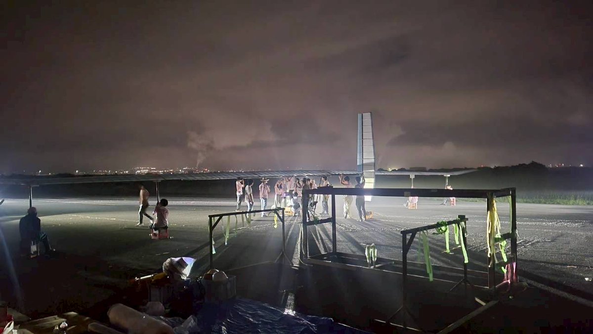 ynu_birdman's tweet photo. 7/12(日)に26代初めてのTFを富士川滑空場で行い、ジャンプ試験での機体の浮上が確認できました！！

#横浜AEROSPACE 
#横浜エアロスペース https://t.co/79amLNxlwC