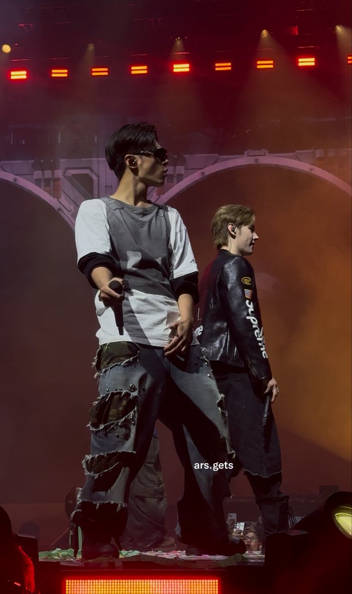 arsgetss's tweet photo. @jexnhxpes cuando trae ESOS lentes le da un toque 🫪 https://t.co/kXWlqgheta