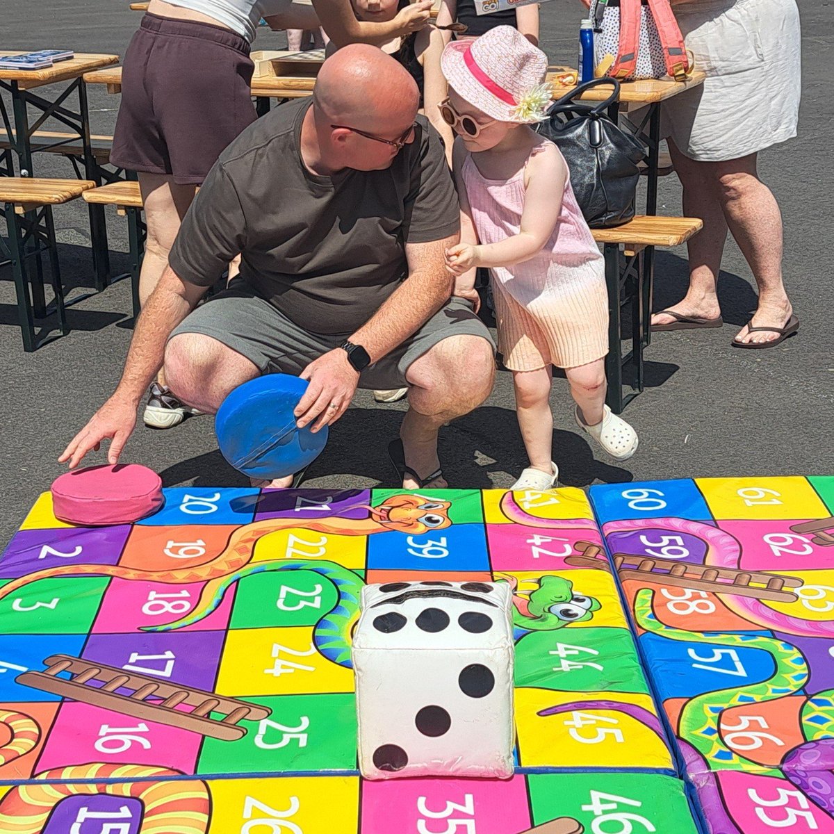 ValleyLAcademy's tweet photo. Games are a fantastic way to unwind, have fun, and connect with others โ but giant board games are even better! #FamilyFunDay #ValleyVitality https://t.co/JHU597j9Jw