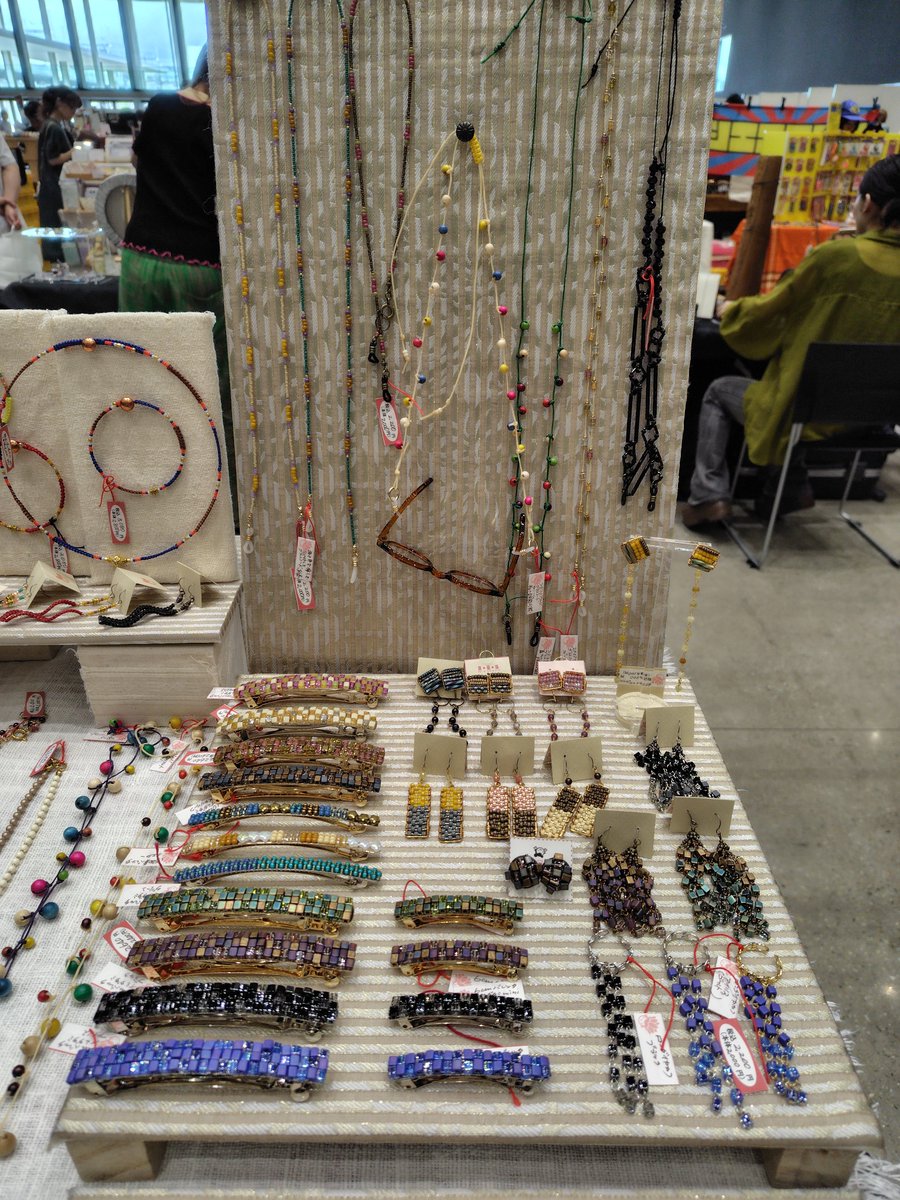 joyluckumi's tweet photo. ブログ更新しました。てづバひめじ、無事終了いたしました。ブースにお立ち寄りくださったみなさま、ありがとうございました。心に栄養をたくさんいただきました。９月のOSAKAてづバへ向けてまた頑張ろうかと☆

#てづバ
#オリジナルアクセサリー
#ジョイラックビーズ

https://t.co/zDwTpoFepW https://t.co/plwQU72qJS