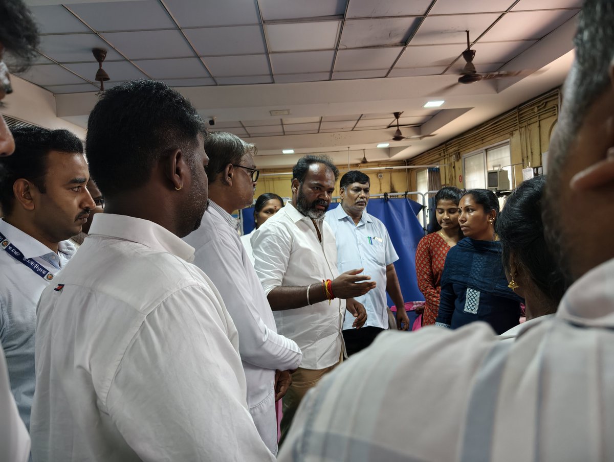 VijayAnban_offl's tweet photo. இன்று அதிகாலை மதுரை கொட்டாம்பட்டி அருகே அரசுப் பேருந்தும், ஆம்னி பேருந்தும் நேருக்கு நேர் மோதிக்கொண்ட கோர விபத்தில் 5 பேர் உயிரிழந்த செய்தி அறிந்து மிகுந்த வேதனையடைந்தேன் உயிரிழந்தவர்களின் குடும்பத்தினருக்கு எனது ஆழ்ந்த இரங்கலைத் தெரிவித்துக் கொள்கிறேன். 

மேலும் விபத்தில் பாதிக்கப்பட்ட பொதுமக்களுக்கு மதுரை ராஜாஜி அரசு மருத்துவமனையில் நேரில் சென்று நலம் விசாரித்து அவர்களுக்கு உரிய உயரிய சிகிச்சை வழங்குவதாக கூறி ஆறுதல் தெரிவித்ததோடு மேற்படி அவர்களுக்கு தேவையான உதவிகளை செய்து தருவோம் எனவும் உறுதியளித்தோம்.

@CMOTamilnadu | @BussyAnand 
@VijayAnbanMLA | @tvkitwingmaduri 
#Madurai #Melur #Busaccident