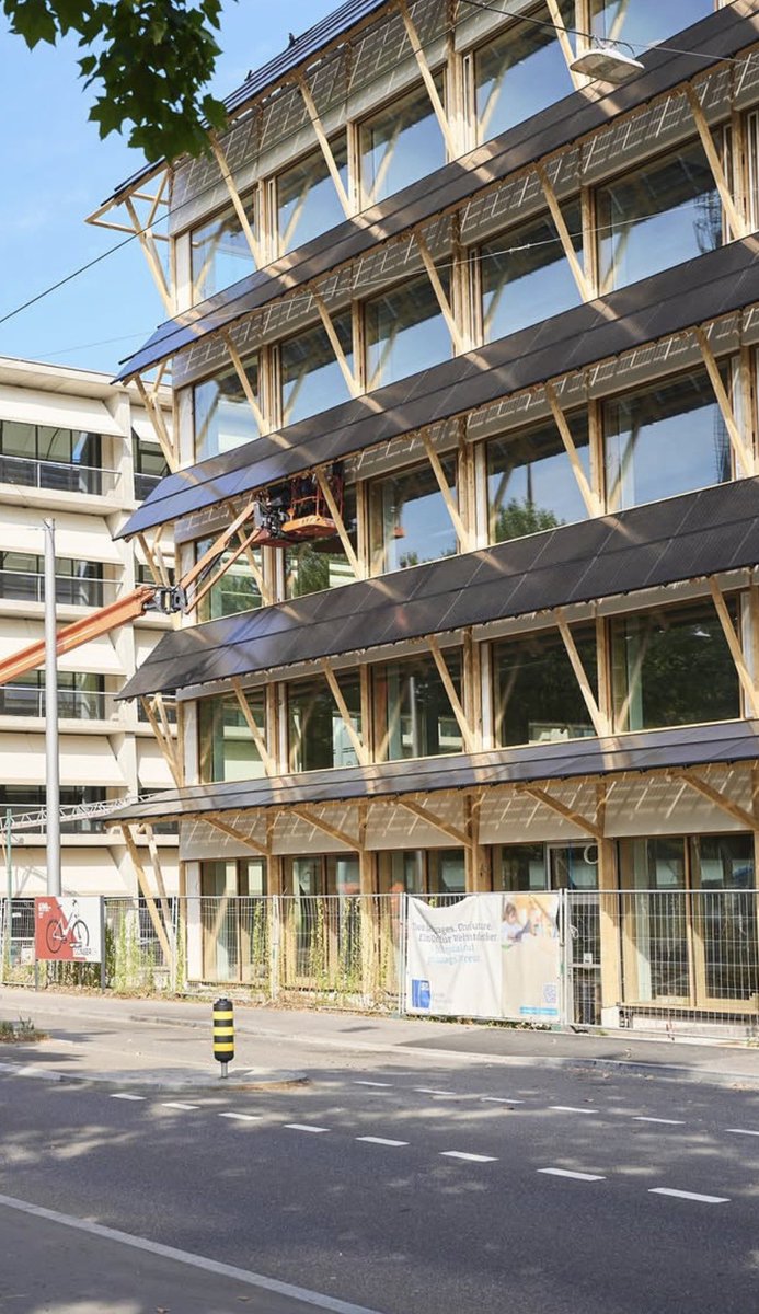 SustainableTall's tweet photo. Want to keep people cool AND generate energy?

Solar panel shading systems! 

This is a new timber-framed office and laboratory in Basel, by Herzog de Meuron https://t.co/HfCCplrYJr