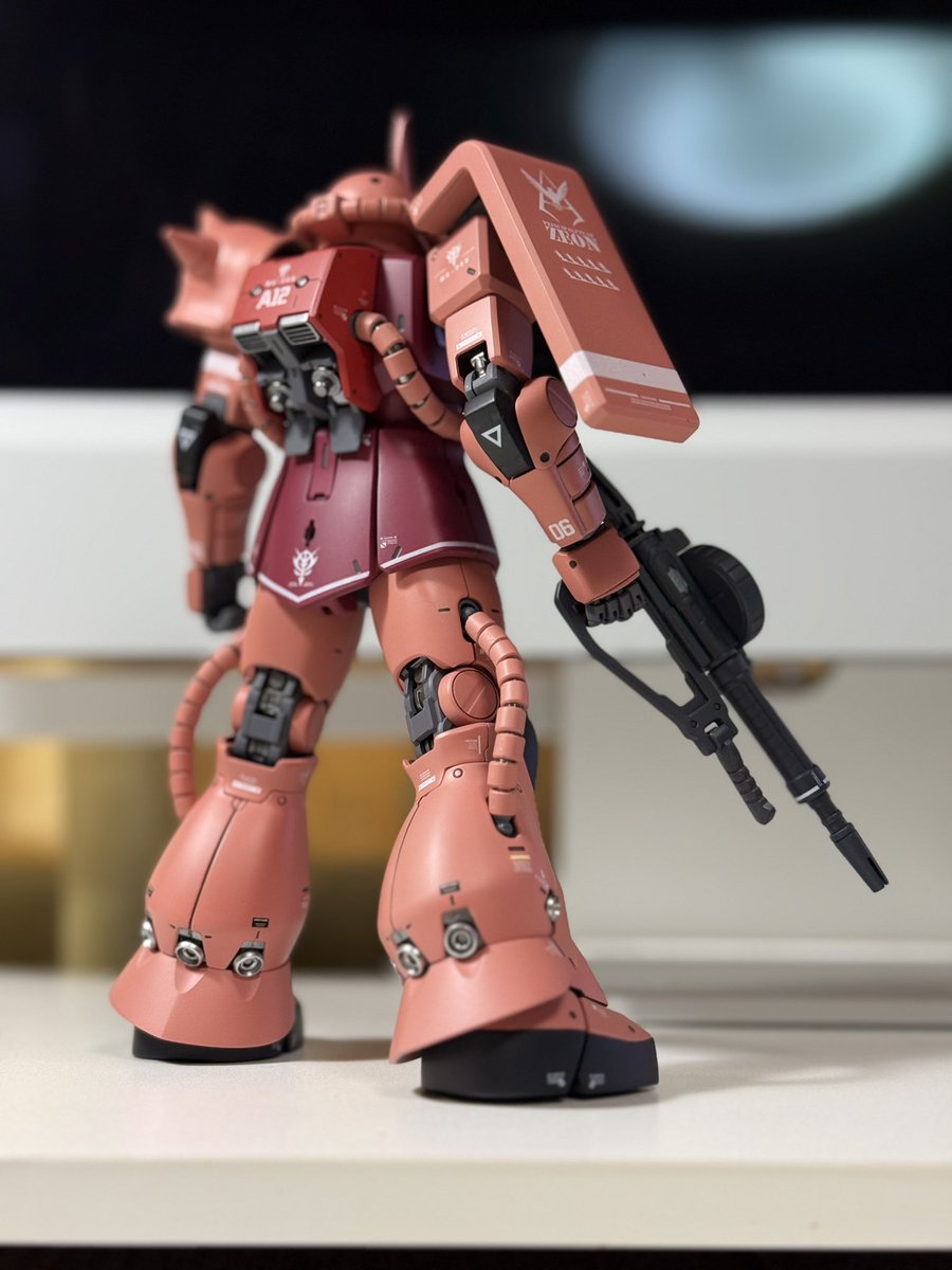 ueken530's tweet photo. MG MS-06S ザクⅡ 完成しました。
よく見るとバックパックのバーニアがない！

#ガンプラ
#ザク
#ガンダム https://t.co/e3hpc0mmIO