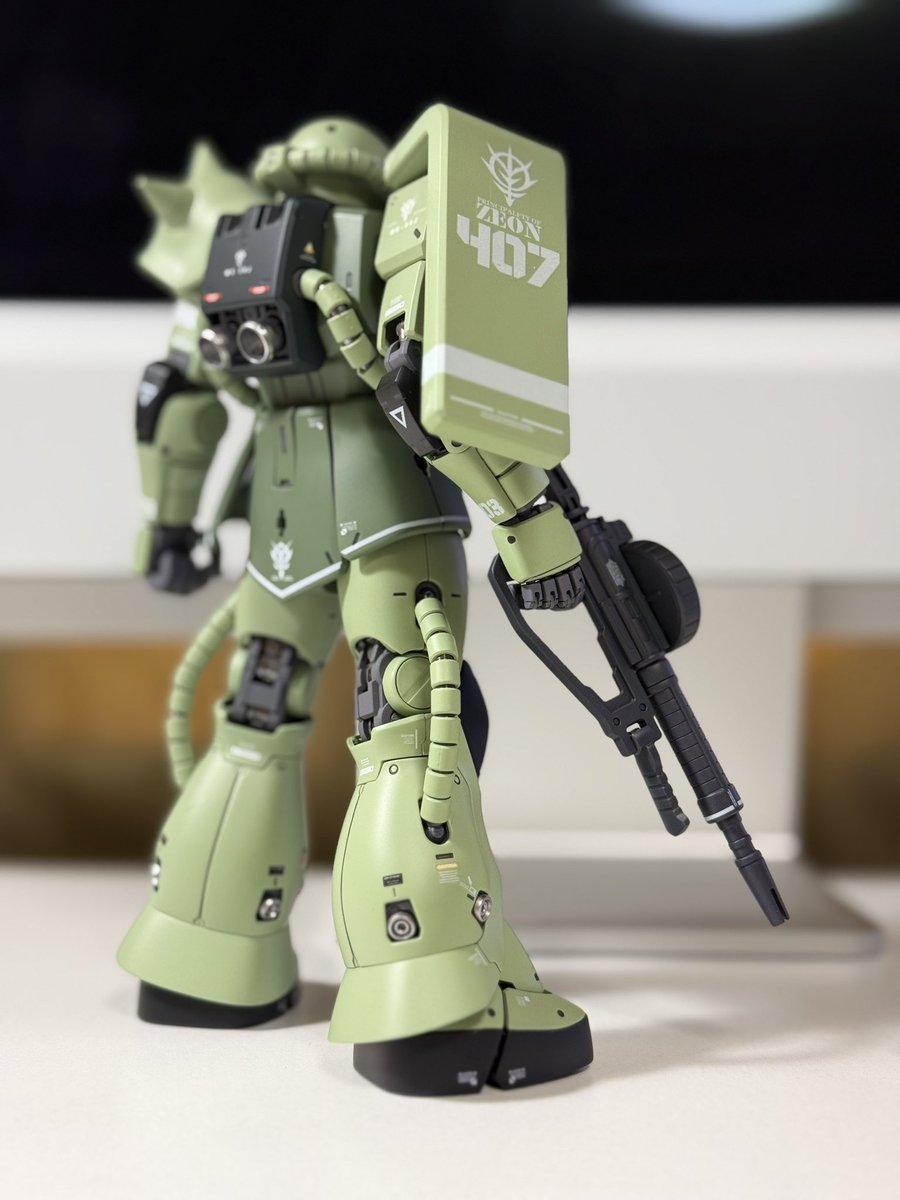 ueken530's tweet photo. MG MS-06F ザクⅡ 完成しました。
後ろ姿のピントが合ってない！

#ガンプラ
#ザク
#ガンダム https://t.co/3OyGAXEz1T