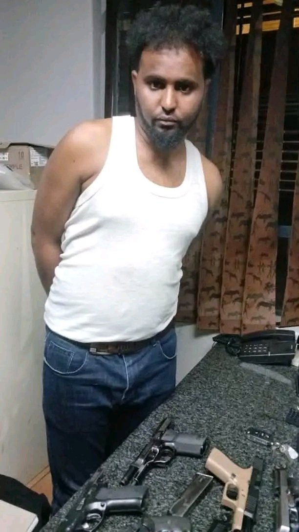 joy_zelda's tweet photo. BREAKING NEWS: An illegal Somalian foreigner was arrested by SAPS after he found with 8 firearms and 557 rounds of Ammunition in Johannesburg Gauteng.

He was discovered that he was renting them out to individuals from Eldorado Park,Riverlea,Westbury for R1500 for each firearm https://t.co/NQbcHzdKNa