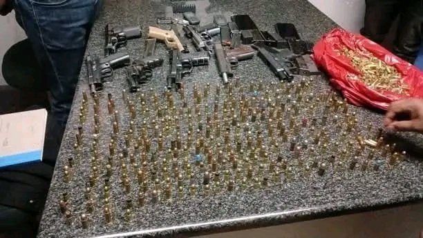joy_zelda's tweet photo. BREAKING NEWS: An illegal Somalian foreigner was arrested by SAPS after he found with 8 firearms and 557 rounds of Ammunition in Johannesburg Gauteng.

He was discovered that he was renting them out to individuals from Eldorado Park,Riverlea,Westbury for R1500 for each firearm https://t.co/NQbcHzdKNa