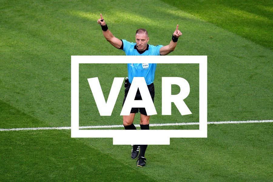 MarcoReyPicks's tweet photo. ESTE DATO TE VOLARÁ LA CABEZA 🤯

De los 48 equipos TODOS los equipos han tenido intervenciones de VAR en su contra durante el Mundial, excepto uno, solamente Argentina NO ha sido intervenido por el VAR.
INCREÍBLE.
Otra "casualidad" más. https://t.co/oMObAzizNM