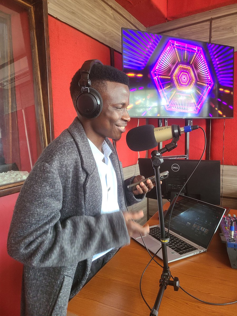 umu_radio's tweet photo. Start your day on the right foot with the #kingofthenorth&amp; #Soda guy  Midmorning Chatroom on umu radio . 
10am to 12pm 
@umu_nkozi

@MBU https://t.co/5OSVkWchpT