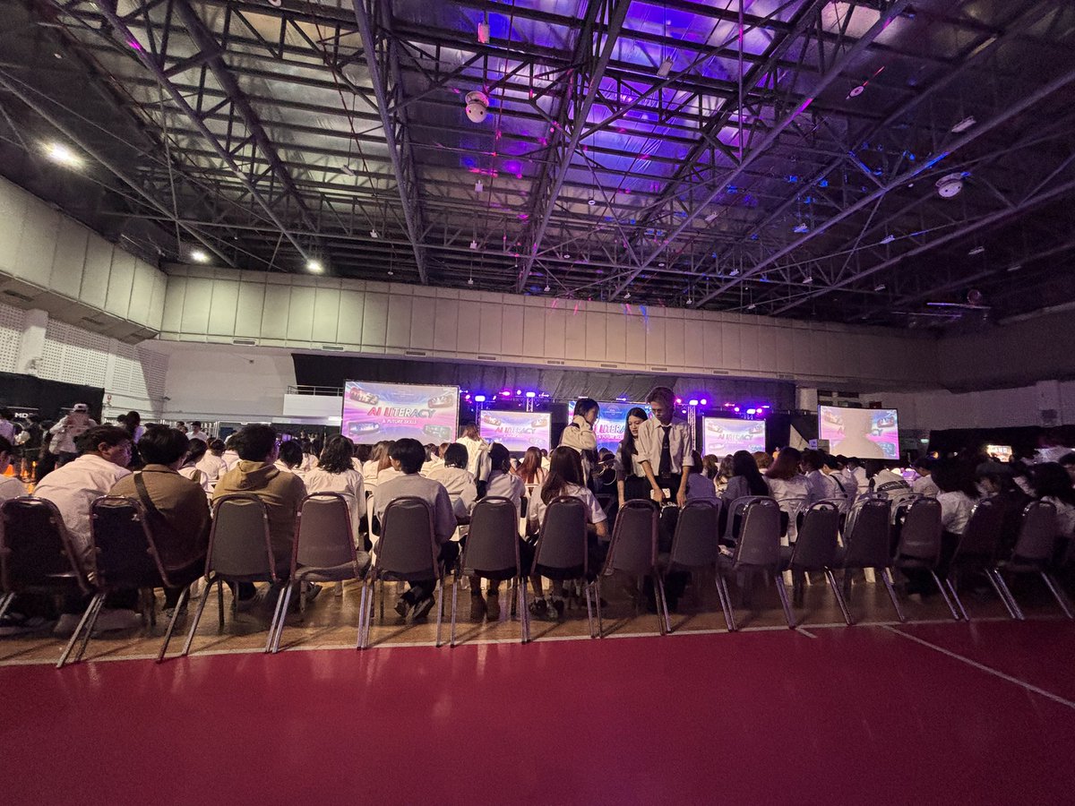 ppismood's tweet photo. เวทีพร้อม ผู้ชมพร้อม และแรงบันดาลใจก็พร้อมเริ่มต้นในวันที่เต็มไปด้วยเทคโนโลยีแห่งอนาคต 

#SPUCAaiShowcase https://t.co/4Dk1o39BDQ