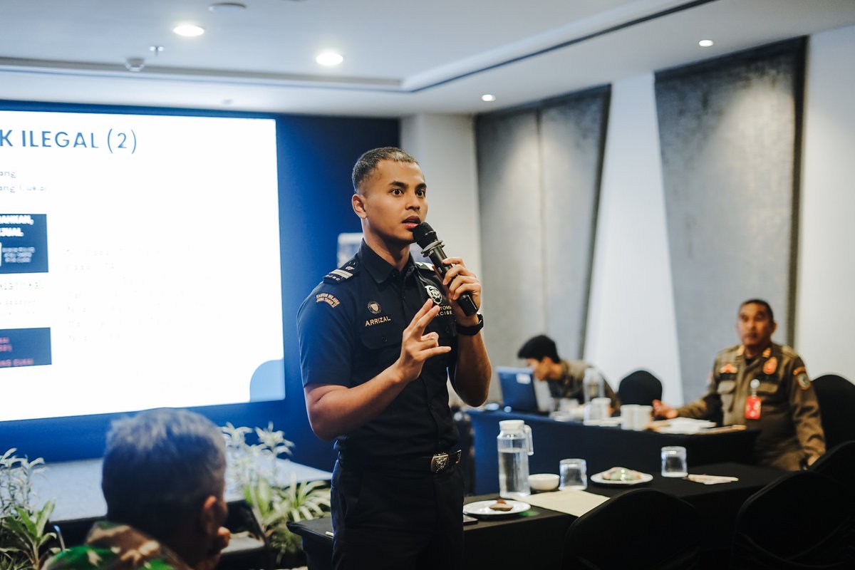 bc_probolinggo's tweet photo. Dari Sukodono untuk Lumajang, Bea Cukai Probolinggo Ajak Masyarakat Bersama Perangi Rokok Ilegal

Selengkapnya di:
https://t.co/EEdjlPJac8 https://t.co/kQtboSFpuS