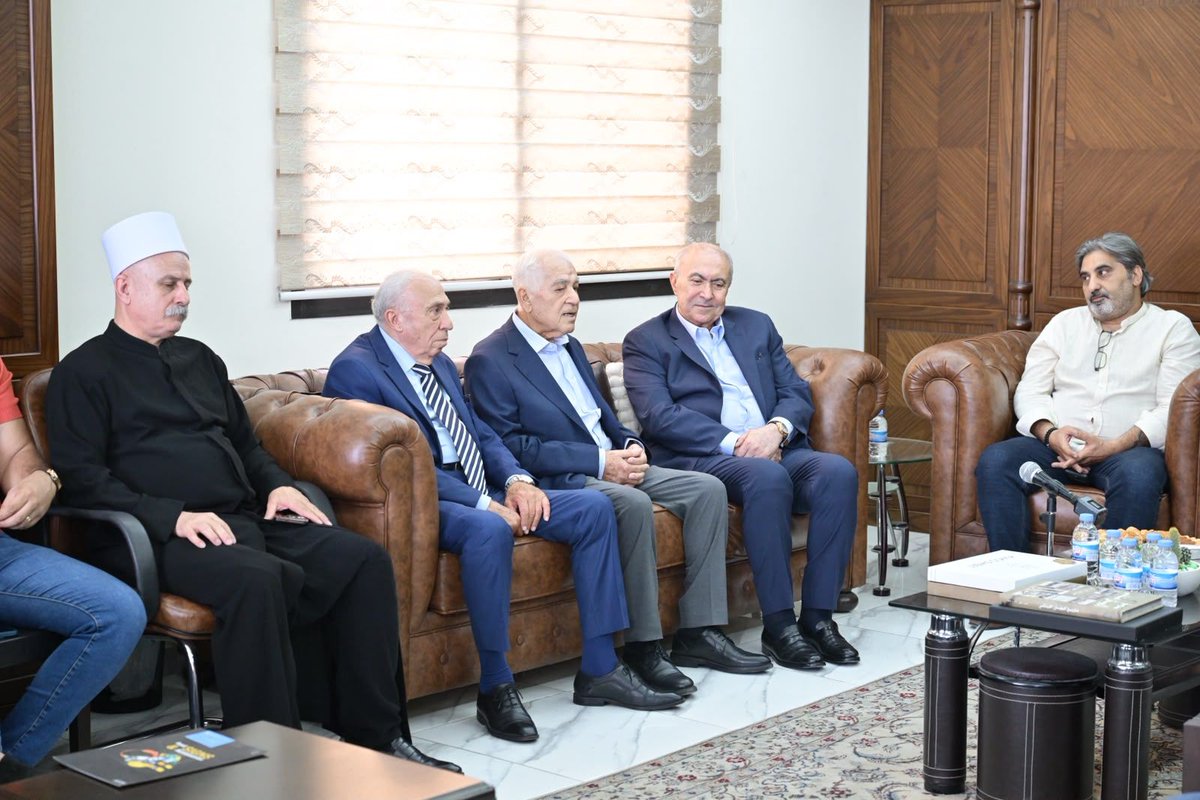 makhzoumi's tweet photo. بتدشين مشروع الإنارة المستدامة في بشامون، تؤكد مؤسسة مخزومي التزامها بمواصلة تنفيذ المبادرات التنموية التي تلامس احتياجات الناس وتعزز السلامة العامة وجودة الحياة.
وجرى التدشين برعاية وحضور الرئيس الفخري لمؤسسة مخزومي، سعادة النائب فؤاد مخزومي، قائم مقام عاليه السيدة بدر زيدان، وأعضاء المجلس البلدي في بشامون، والصديق المدير العام السابق للتعليم الثانوي الأستاذ وائل التنير، والمدير العام لمؤسسة مخزومي سامر الصفح، وعدد من الأهالي والفعاليات والمهتمين بالشأن الإنمائي في المنطقة.
ويأتي هذا المشروع بالتعاون والتنسيق مع بلدية بشامون ولجنة أهالي المنطقة، ليجسد أهمية الشراكة بين المؤسسات والبلديات والمجتمع المحلي في تنفيذ مشاريع تنموية مستدامة تعتمد حلولاً صديقة للبيئة وتسهم في تعزيز أمن المواطنين وتحسين جودة الحياة.
معاً نواصل العمل من أجل مناطق أكثر أماناً، وإنارةً، واستدامة.
@fmakhzoumi