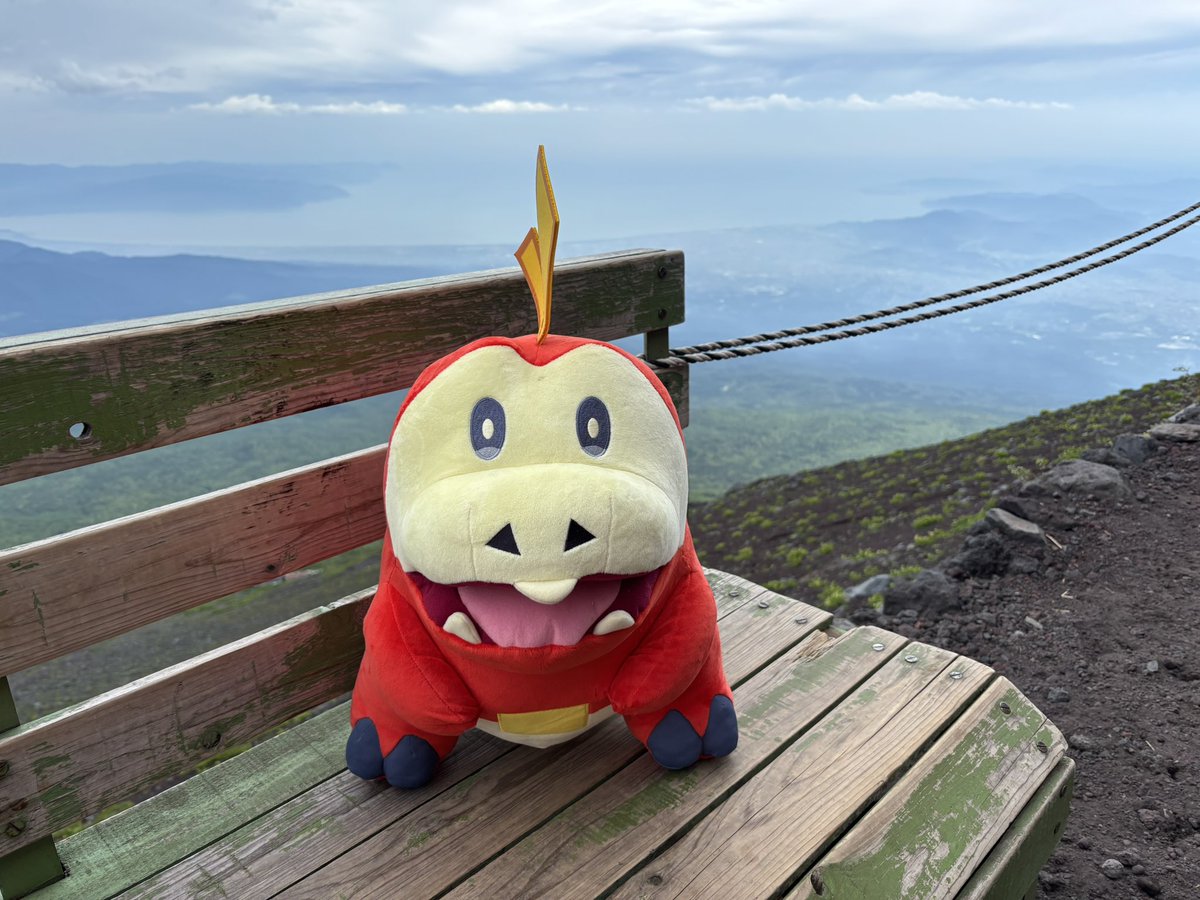 angelaruke's tweet photo. 8年振りのリベンジで無事山頂まで到達できました。
旅の相棒としてホゲータを連れての登山達成で感無量です。
また登りたいと思います。
次は真のリベンジで御殿場ルート頑張れたらと思います。 https://t.co/hOiCCxJzEh