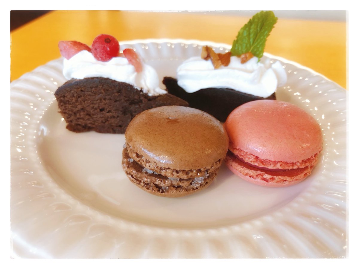 romanfss437's tweet photo. ココスに通い続け溜まりまくった
ポイントがついにスペシャルクーポンへと成ったので
スペシャルデザートを注文しました〜！！🍨✨

まさにココスへの愛と涙と情熱とその他いろいろなエーテルをえ〜い！とかき混ぜた
結晶の一品！！最高に美味でした！！

これからも美味しいの作ってね👍✨

#ココス https://t.co/1c9Oqwhcal