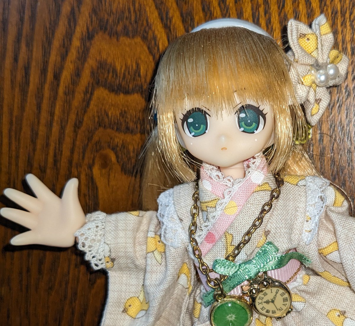 minta_kanagawa's tweet photo. 「たいへん長らくおつきあいいただきました、桜色のカーディガン２枚がショップに出ました。
　どうかごらんくださいませ」
「ショップにまで行かなくていいやってひとは、ここで見てってくださればいいですわ！」
「「できたー」ですー」
＃みかん工房　＃らめび https://t.co/JQu6xvuMC4