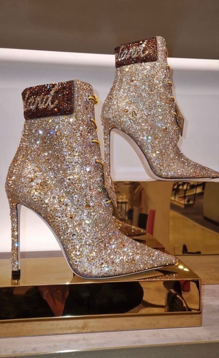 Jamarrinc's tweet photo. Beyoncé in Jimmy Coo Timberland Crystal Boot https://t.co/T3VEYv6cK2
