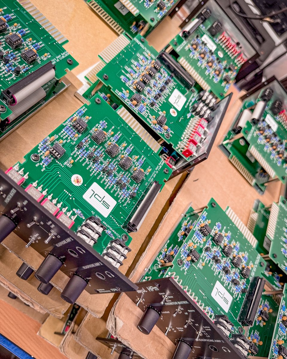 spltweets's tweet photo. Fresh off the Production Line 👉 our production team is busy building HPm units for customers all around the world 🌎

Ready to experience headphone monitoring with the Phonitor Matrix?👉 https://t.co/AHGDZrwcEP https://t.co/7df2Lbb7Jx