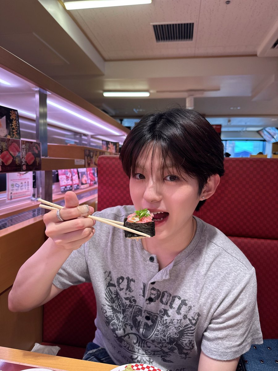 193hirotoo's tweet photo. 久しぶりに食べたけど過去一美味しかった🍣 https://t.co/XllPWSKWUw