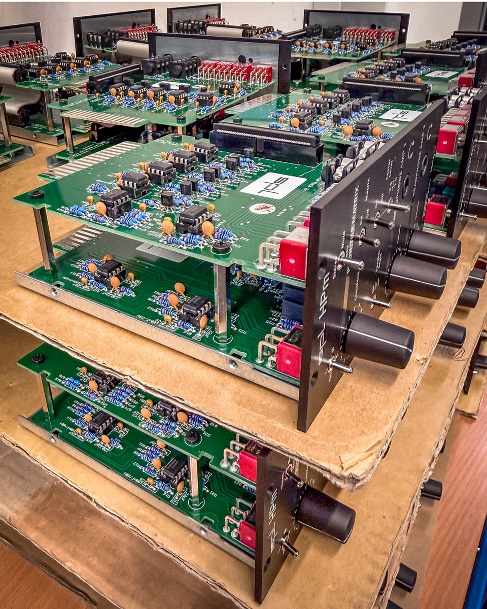 spltweets's tweet photo. Fresh off the Production Line 👉 our production team is busy building HPm units for customers all around the world 🌎

Ready to experience headphone monitoring with the Phonitor Matrix?👉 https://t.co/AHGDZrwcEP https://t.co/7df2Lbb7Jx