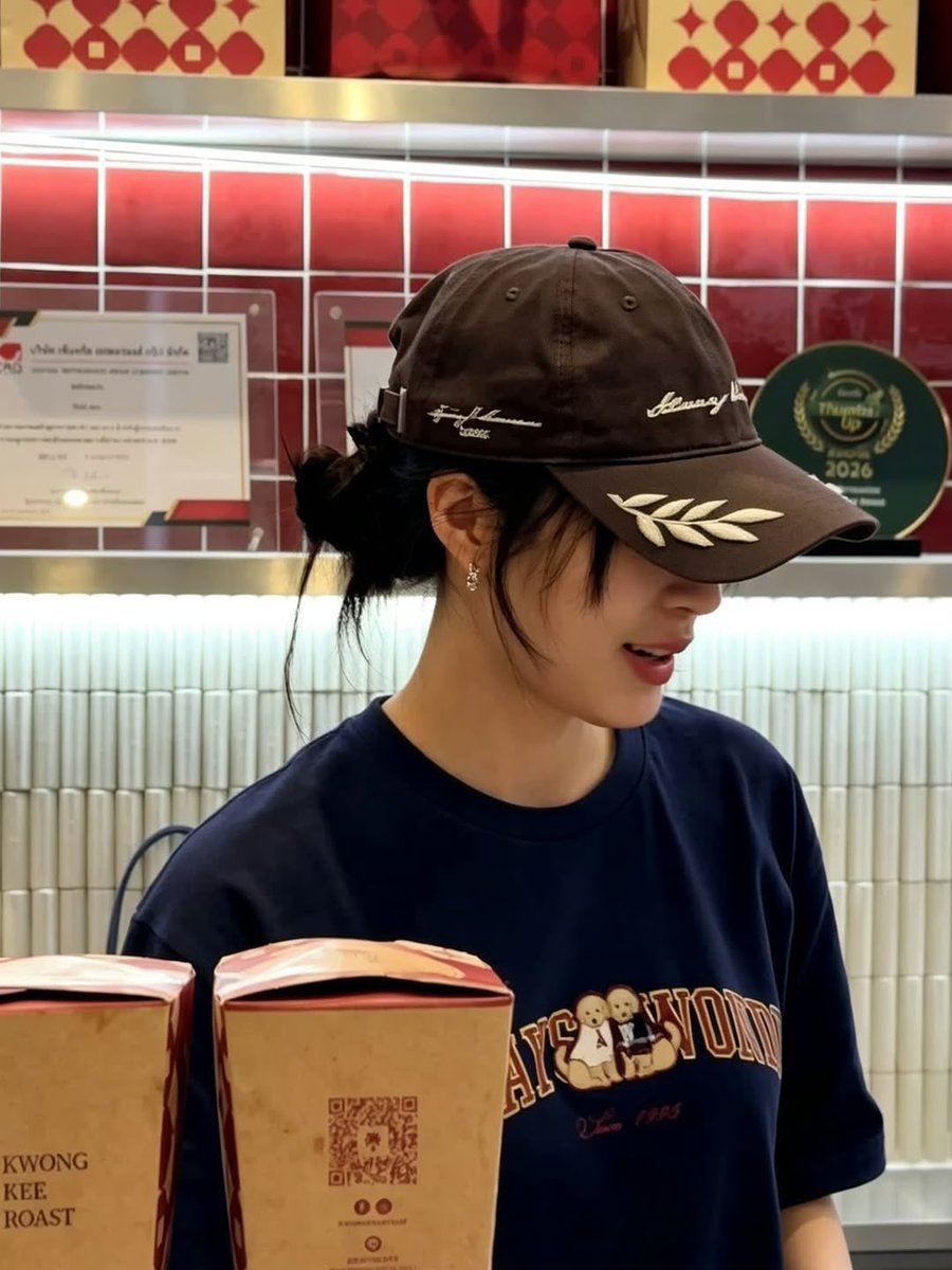 KMayaKwangbae's tweet photo. ฉันเชื่อแล้ว ว่าคุนหนูทายาทรุ่นที่3 เป็นแฟนกับอาตี๋ร้านหมูแดงจริงๆ ป้าจะอุดหนุนหมูแดง จนกว่าตี๋จะมีเงินไปสู่ขอคุณหนูนะลูก https://t.co/0wDQ95unBe