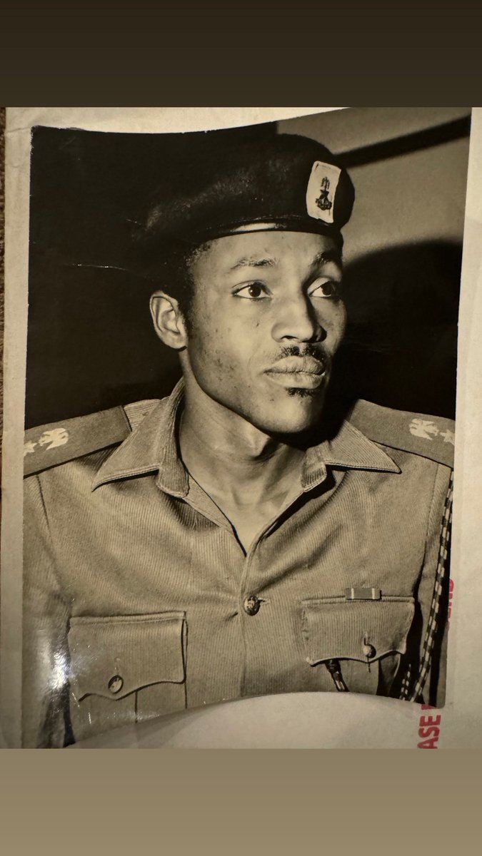 08_03tweets's tweet photo. 1 year ago today,

Buhari came. Buhari saw. Buhari conquered. Buhari didn't leave Nigeria in a constitutional crisis. He completed his earthly duties!

Goodbye our General. May we meet in Paradise❤️ https://t.co/8rnKyhDgMz